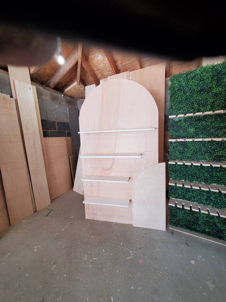Round Champagne Wall + side sign